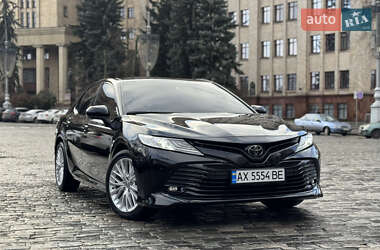 Седан Toyota Camry 2019 в Харькове