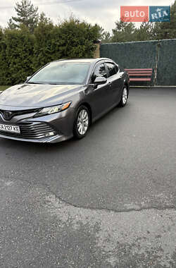 Седан Toyota Camry 2019 в Киеве