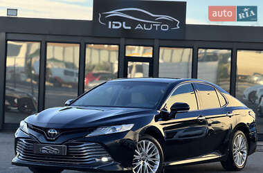 Седан Toyota Camry 2019 в Киеве