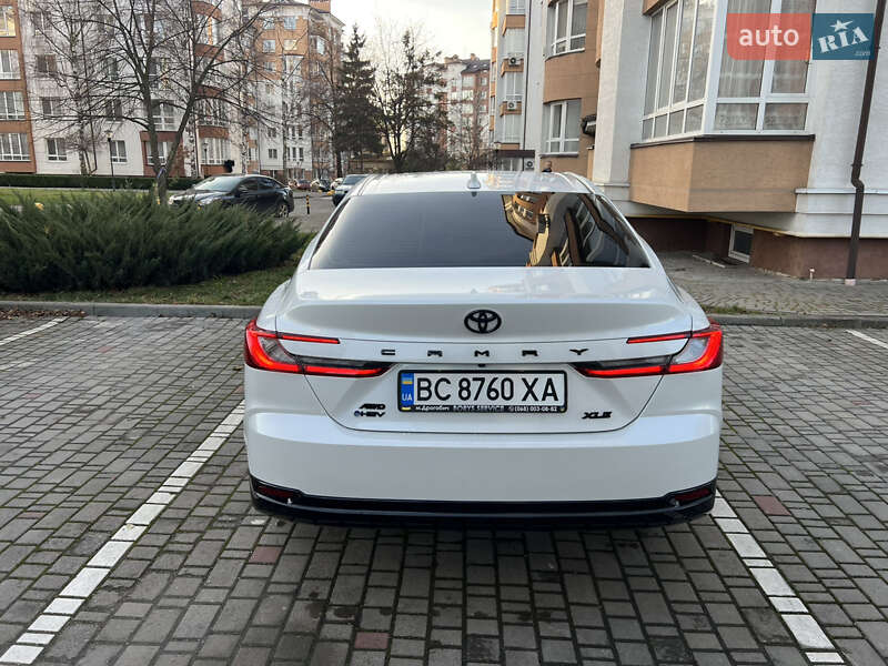 Седан Toyota Camry 2024 в Ивано-Франковске