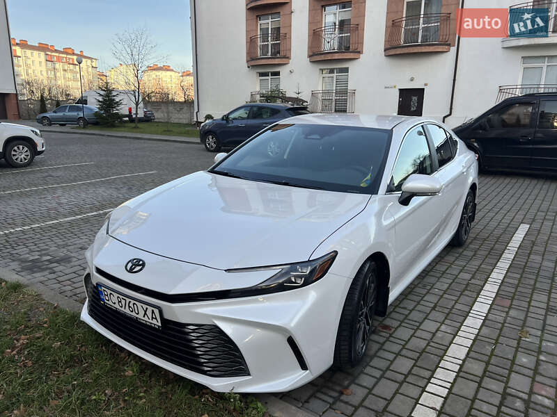 Седан Toyota Camry 2024 в Ивано-Франковске