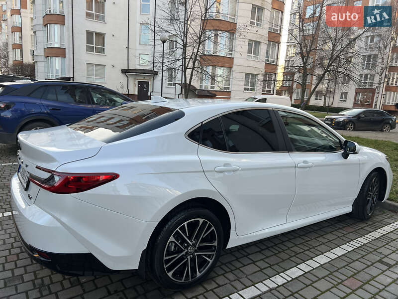 Седан Toyota Camry 2024 в Ивано-Франковске