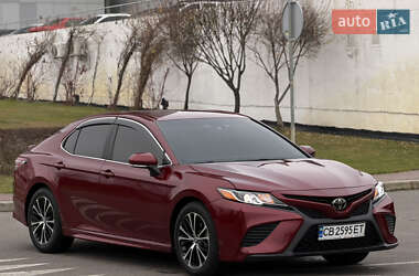 Седан Toyota Camry 2018 в Киеве