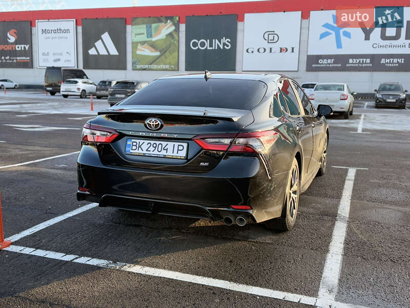 Седан Toyota Camry 2022 в Рівному