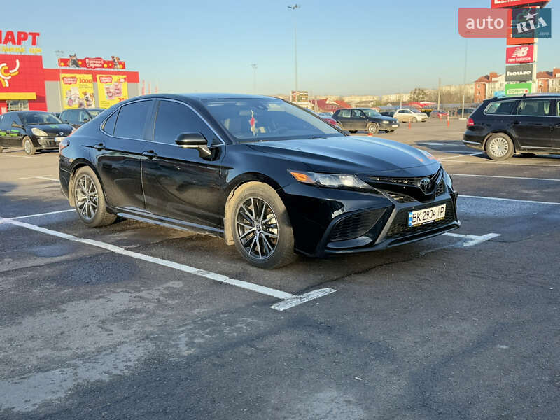 Седан Toyota Camry 2022 в Рівному