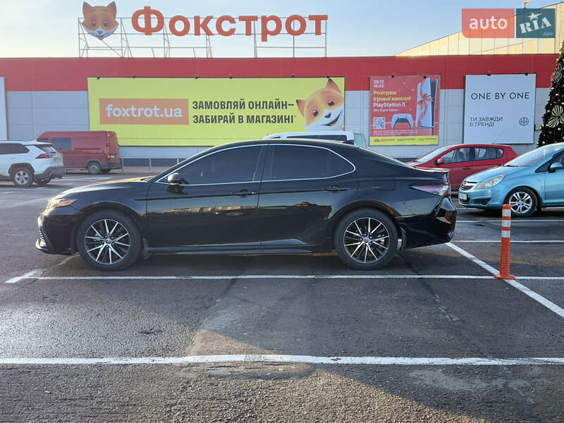 Седан Toyota Camry 2022 в Рівному