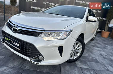 Седан Toyota Camry 2015 в Виннице