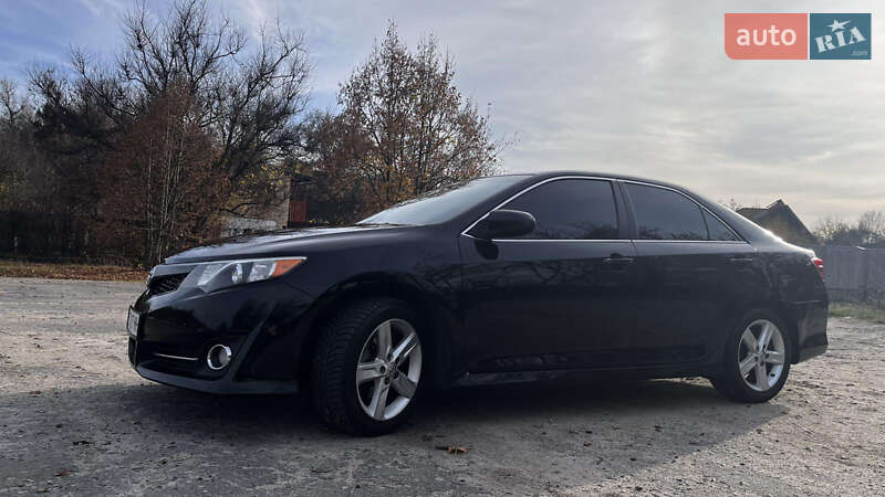 Седан Toyota Camry 2014 в Києві