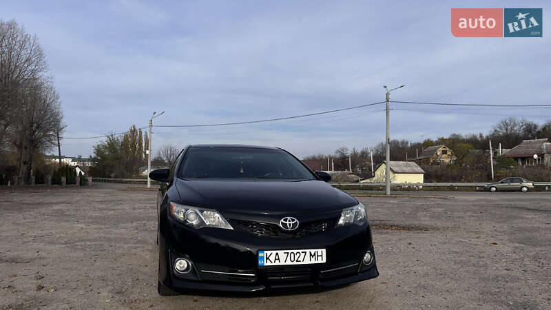 Седан Toyota Camry 2014 в Києві