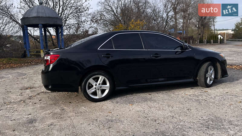 Седан Toyota Camry 2014 в Києві