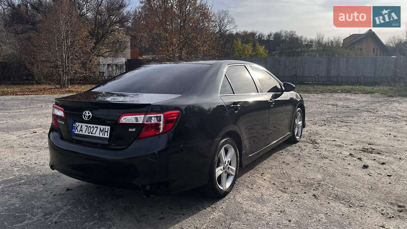 Седан Toyota Camry 2014 в Києві