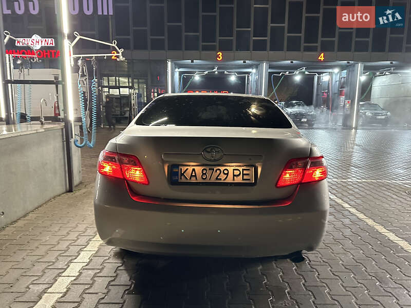 Седан Toyota Camry 2008 в Рівному