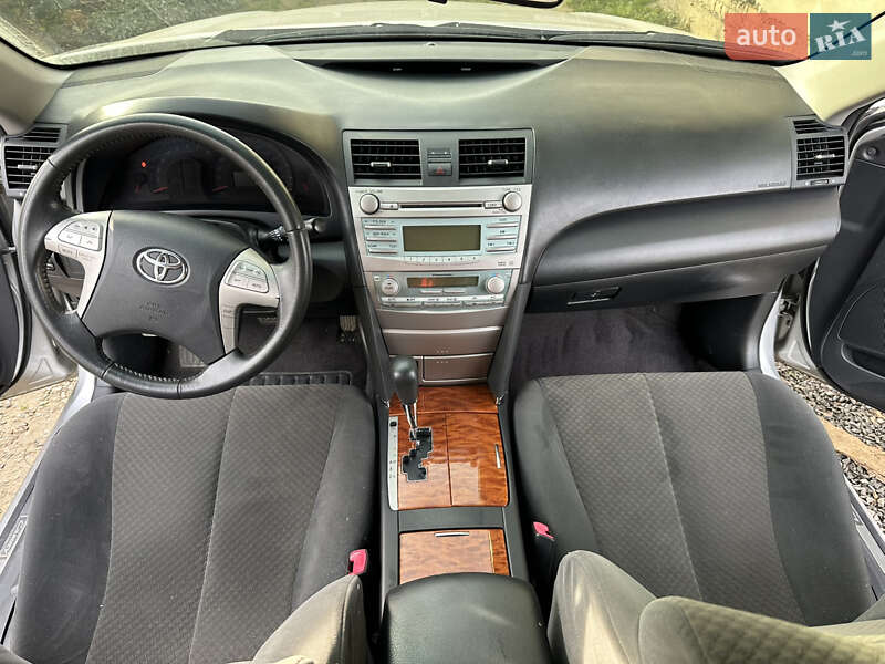 Седан Toyota Camry 2008 в Рівному