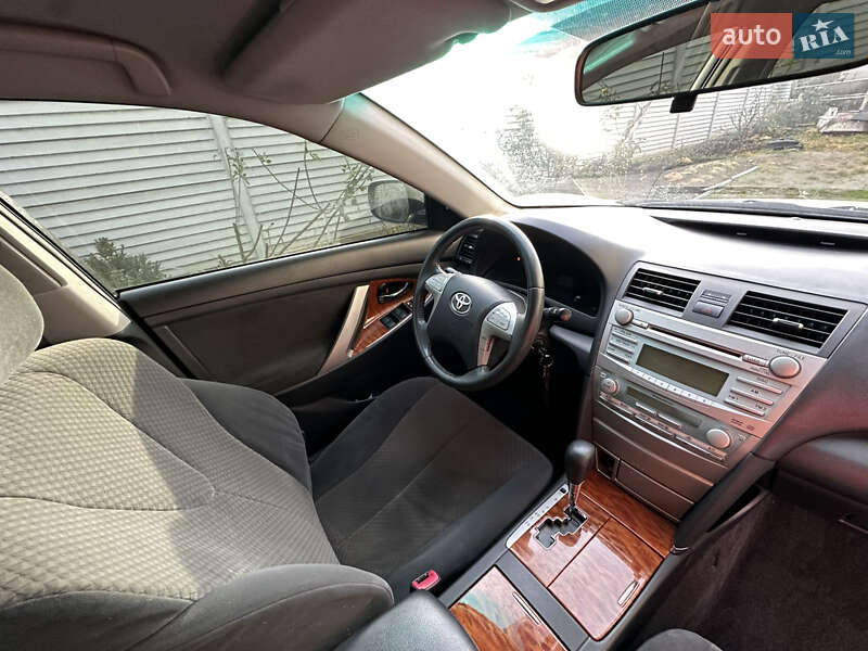 Седан Toyota Camry 2008 в Рівному