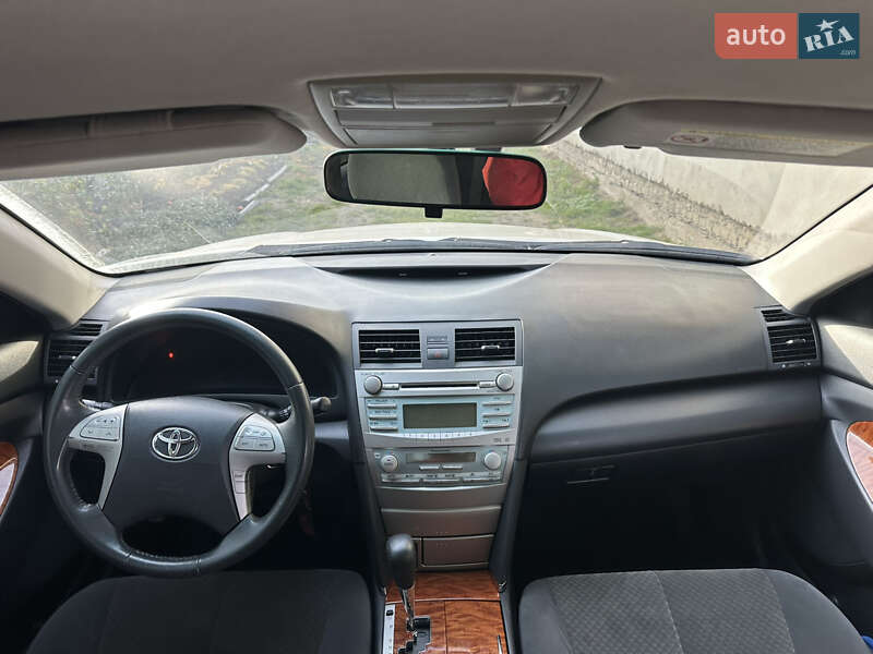 Седан Toyota Camry 2008 в Рівному