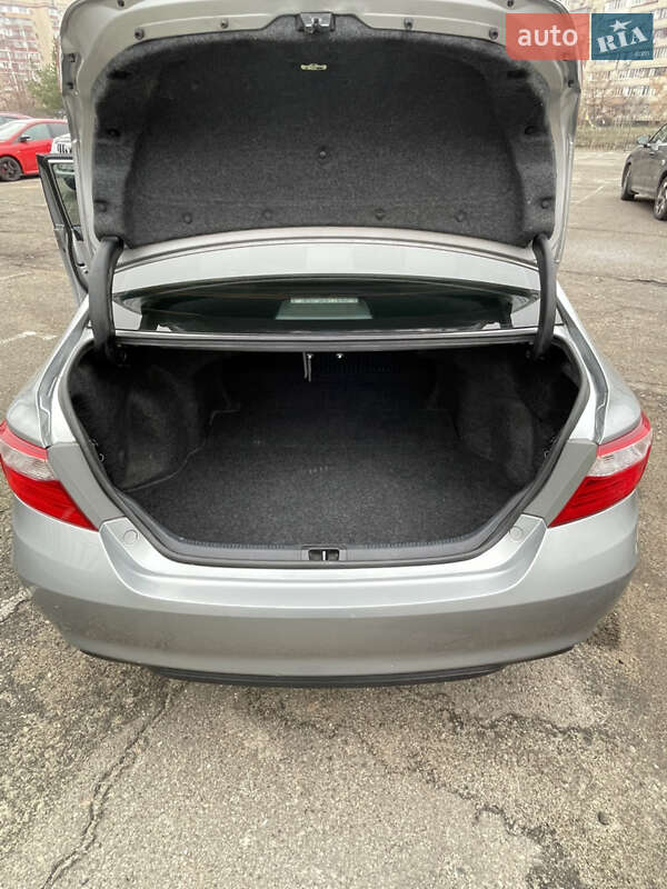 Седан Toyota Camry 2015 в Києві