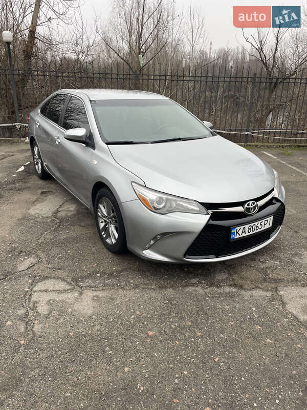 Седан Toyota Camry 2015 в Києві