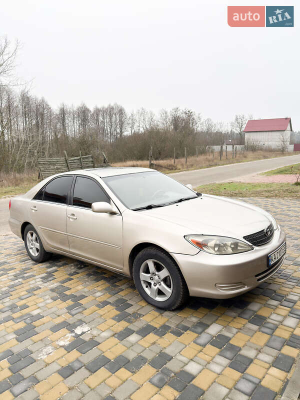 Toyota Camry 2004