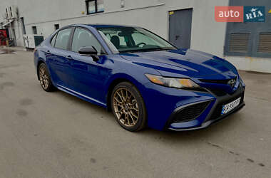 Седан Toyota Camry 2023 в Києві