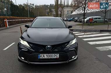 Седан Toyota Camry 2023 в Киеве