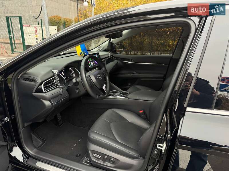 Седан Toyota Camry 2023 в Києві