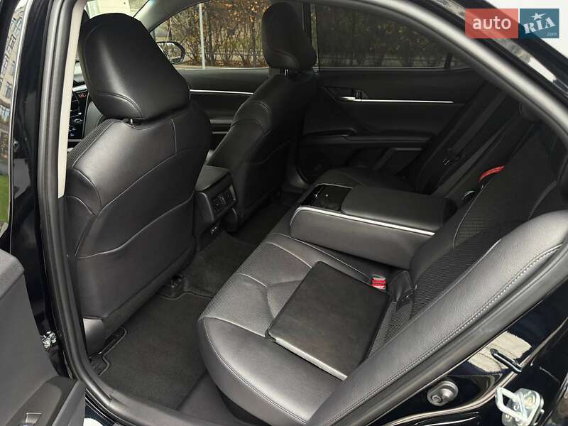 Седан Toyota Camry 2023 в Києві