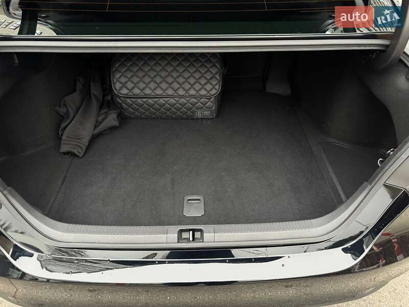 Седан Toyota Camry 2023 в Києві