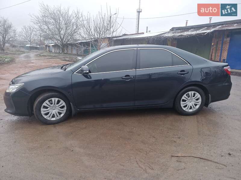 Седан Toyota Camry 2017 в Полтаве