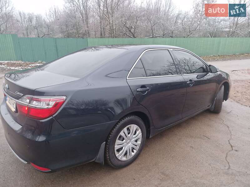 Седан Toyota Camry 2017 в Полтаве