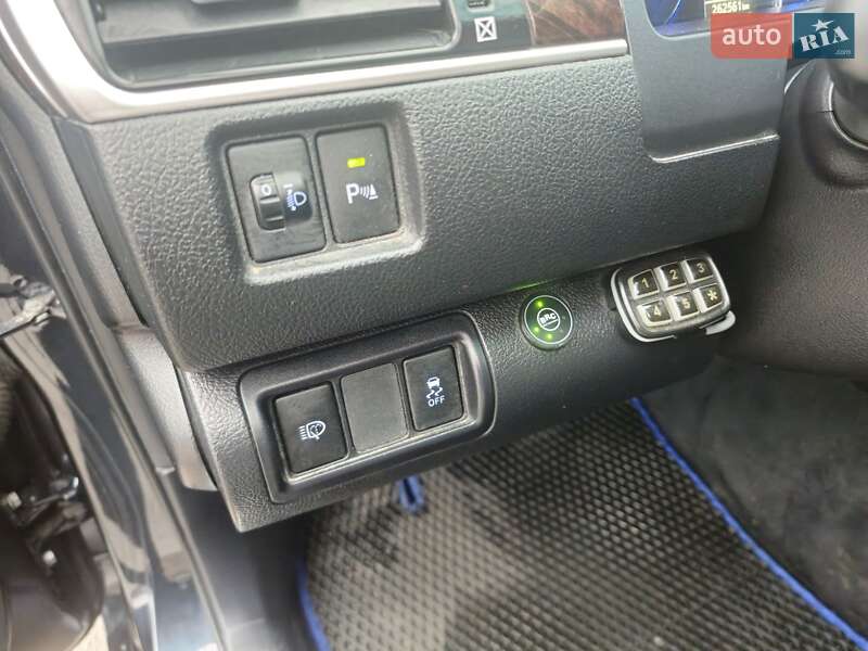 Седан Toyota Camry 2017 в Полтаве