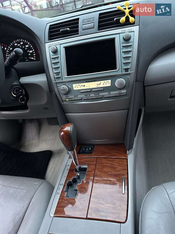 Седан Toyota Camry 2007 в Києві