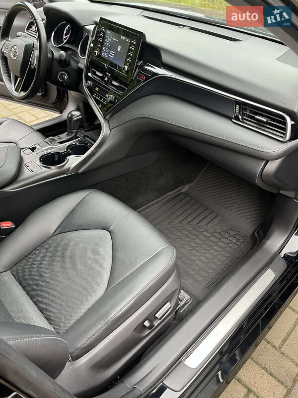 Седан Toyota Camry 2022 в Киеве