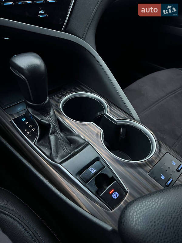 Седан Toyota Camry 2018 в Павлограде