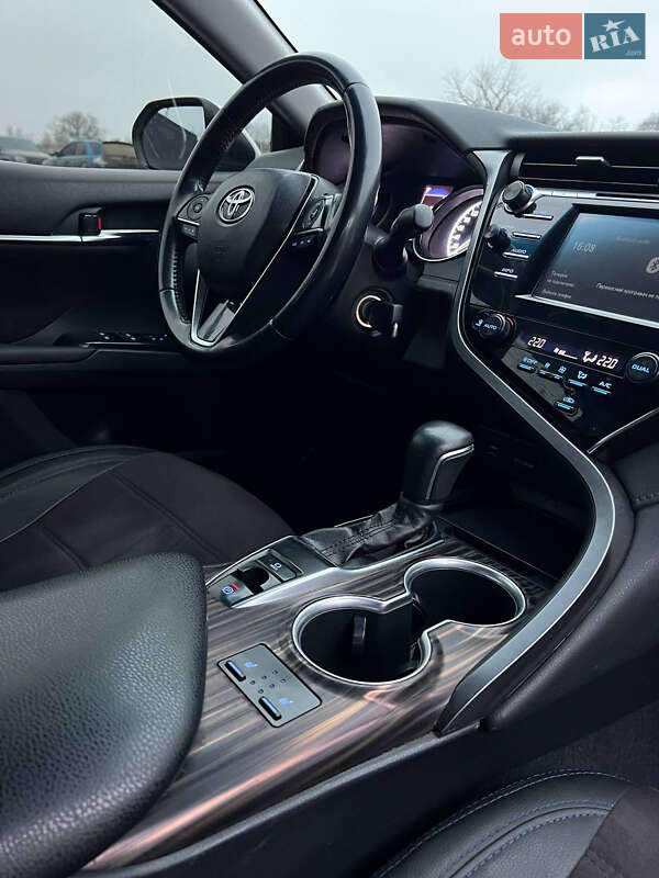 Седан Toyota Camry 2018 в Павлограде