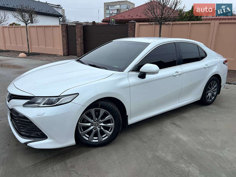 Седан Toyota Camry 2018 в Павлограде