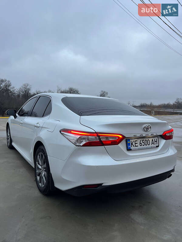 Седан Toyota Camry 2018 в Павлограде