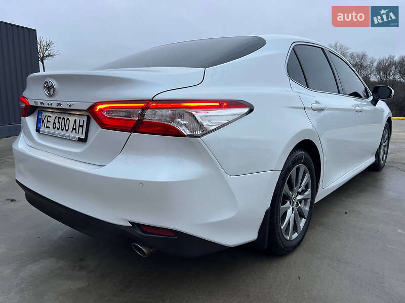 Седан Toyota Camry 2018 в Павлограде