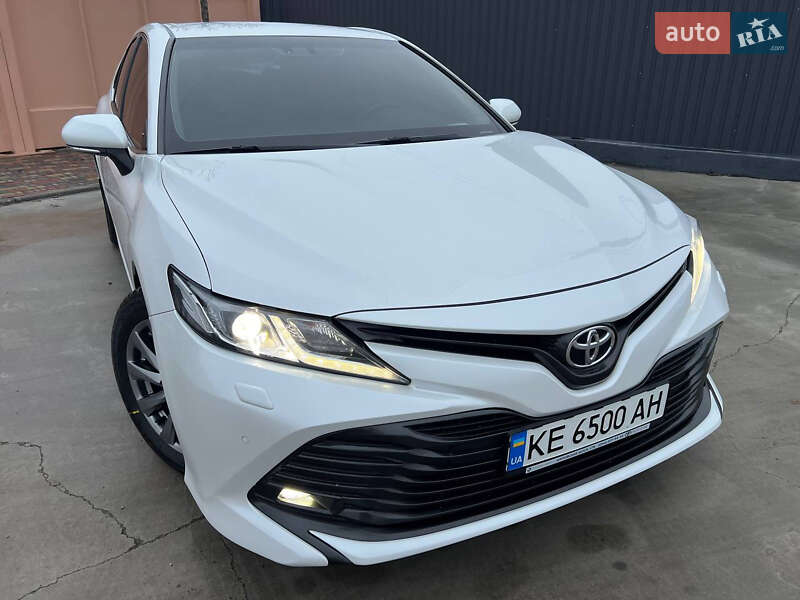 Седан Toyota Camry 2018 в Павлограде