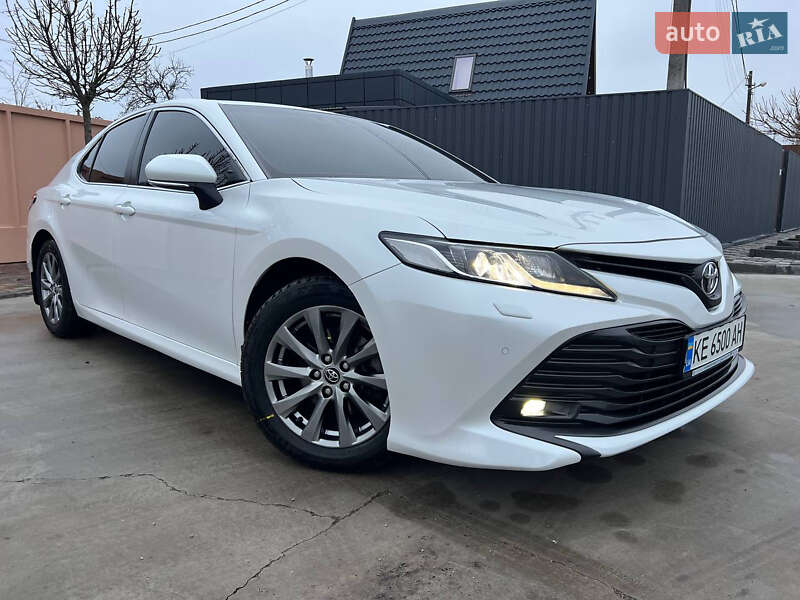 Седан Toyota Camry 2018 в Павлограде