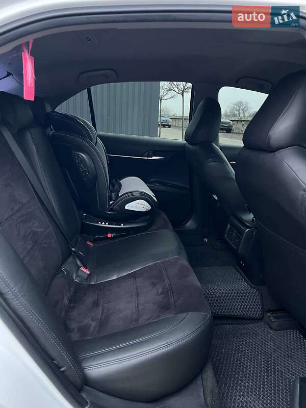 Седан Toyota Camry 2018 в Павлограде