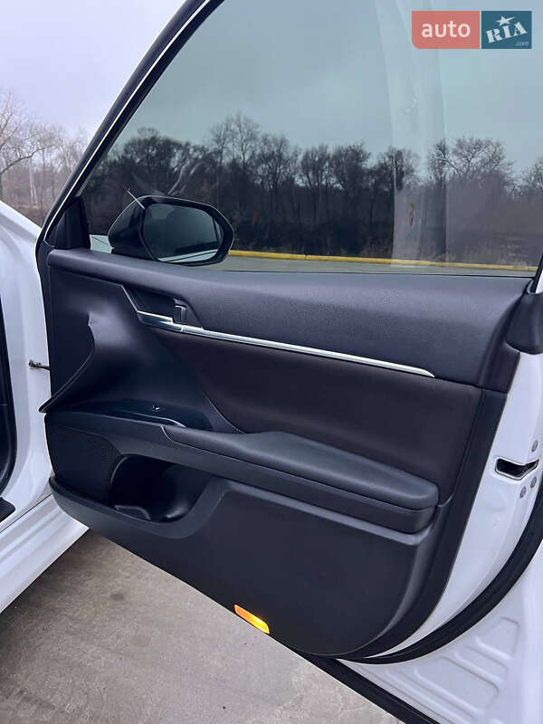 Седан Toyota Camry 2018 в Павлограде