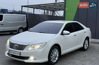 Седан Toyota Camry 2012 в Дніпрі