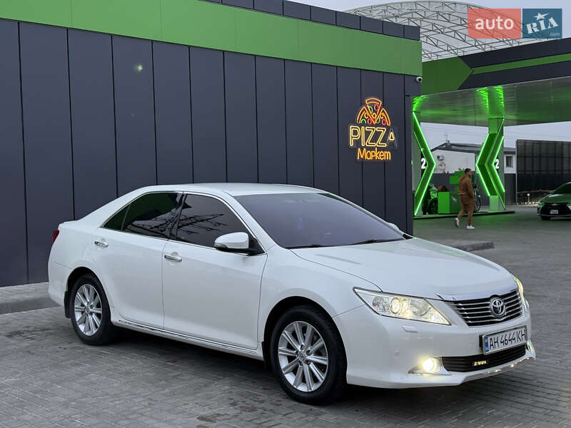 Седан Toyota Camry 2012 в Дніпрі