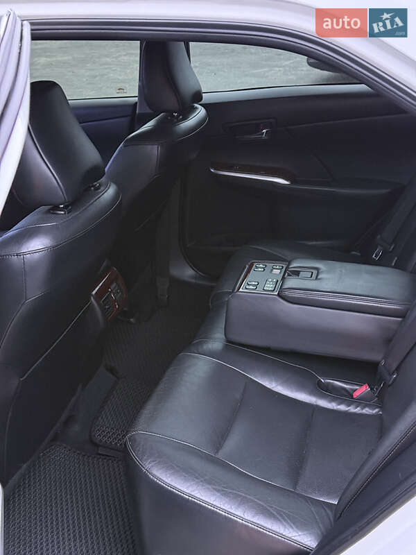 Седан Toyota Camry 2012 в Дніпрі