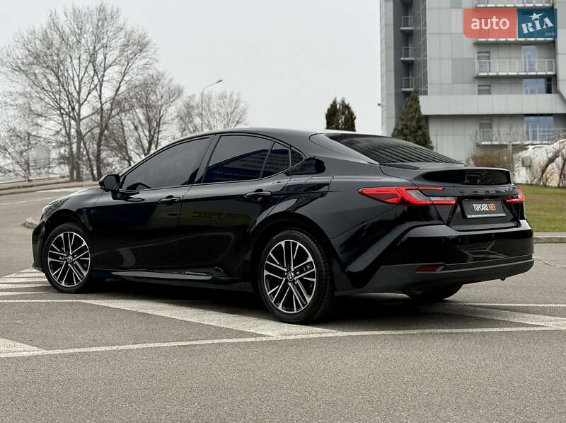 Седан Toyota Camry 2024 в Києві