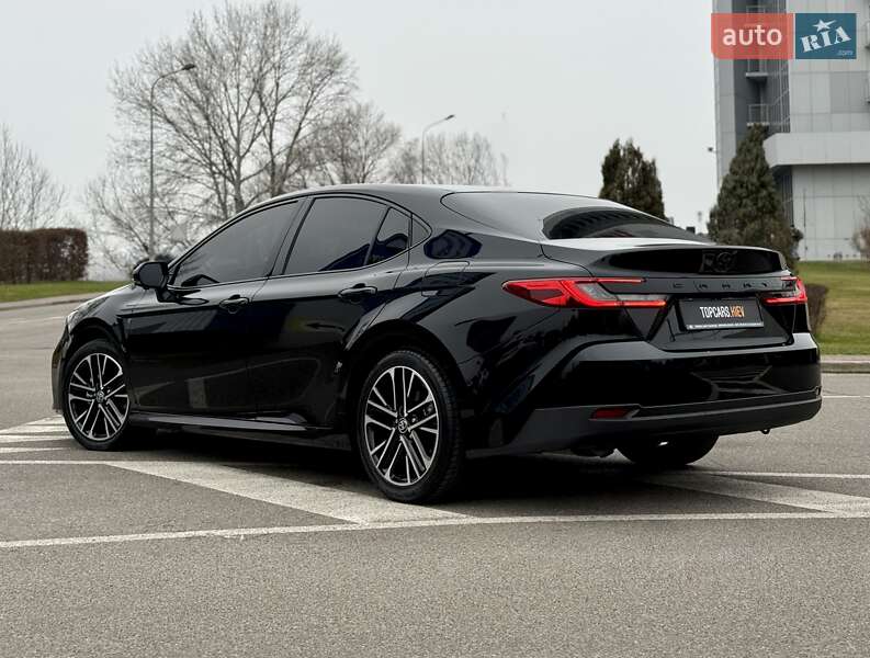 Седан Toyota Camry 2024 в Києві