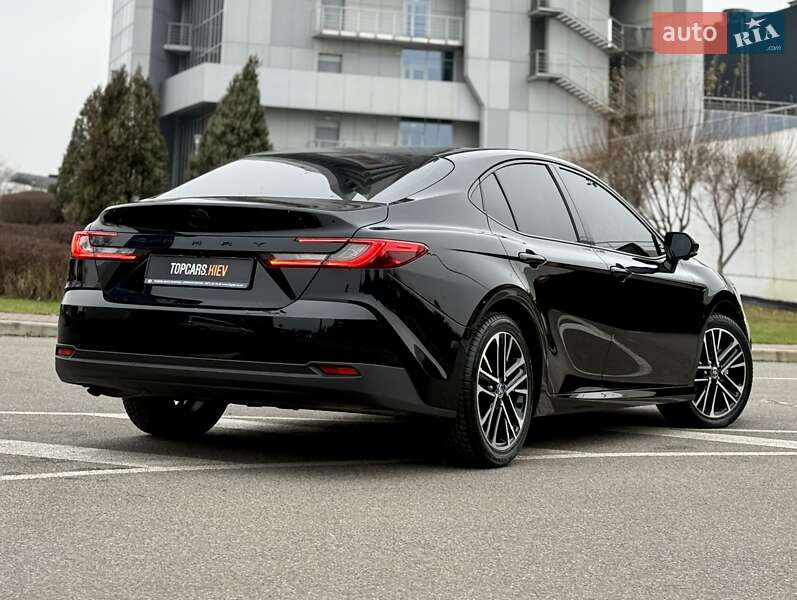 Седан Toyota Camry 2024 в Києві