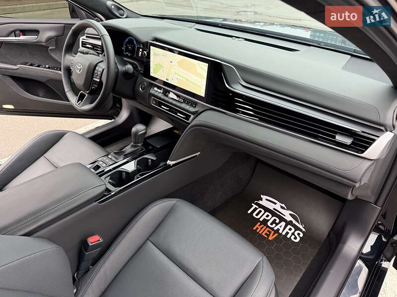 Седан Toyota Camry 2024 в Києві