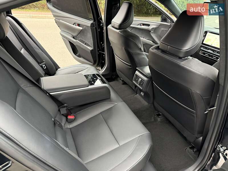 Седан Toyota Camry 2024 в Києві