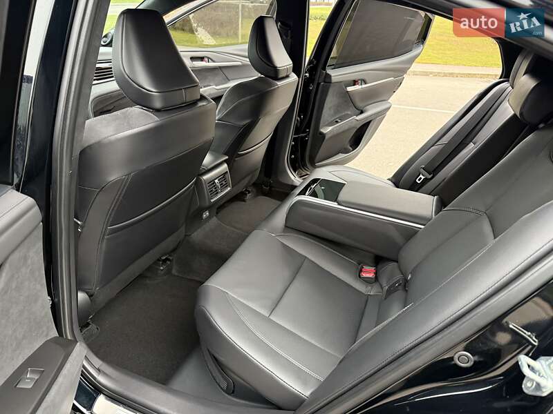 Седан Toyota Camry 2024 в Києві